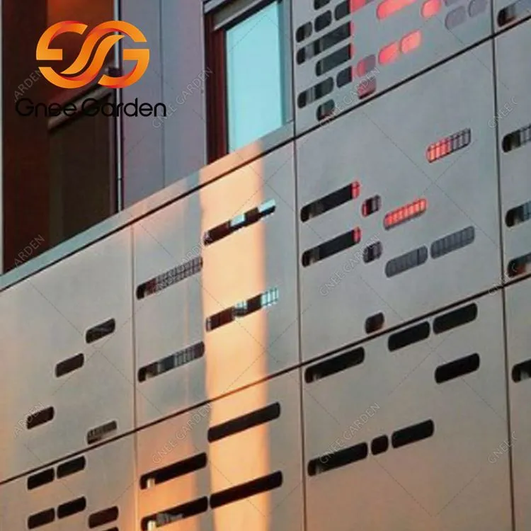 Lainepapist metallpaneelfassaad